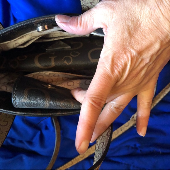 NWOT Guess bag & wallet bundle! FINAL PRICE REDUCTION. - Picture 8 of 10